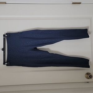 LegEnd, Size M Blue on Blue Embossed Leopard Print 7/8 Leggings